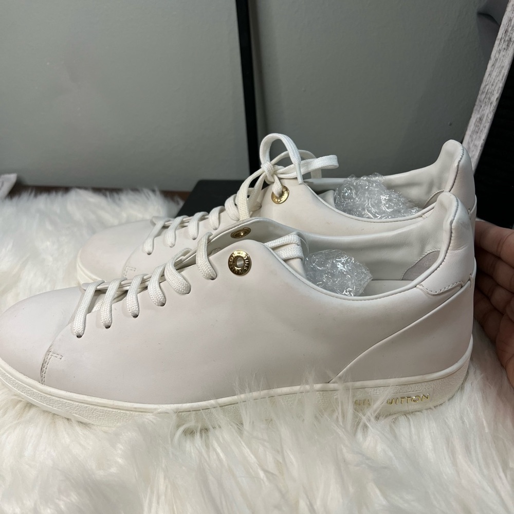 𝅺LOUIS vuitton white sneakers (size 40) check description - Picture 4 of 17